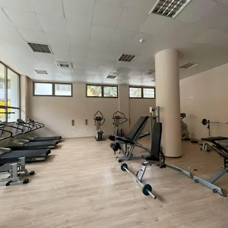 Year Privat * Vlorë